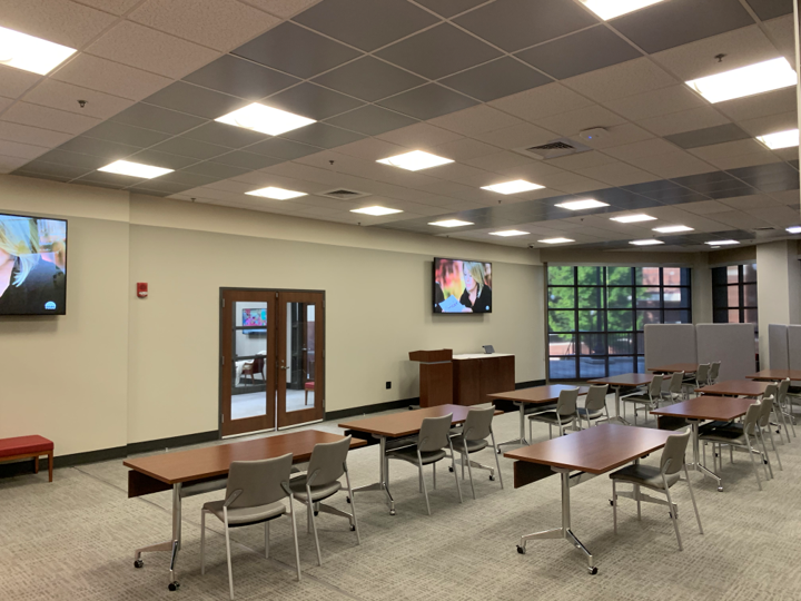 tables and chairs set classroom style